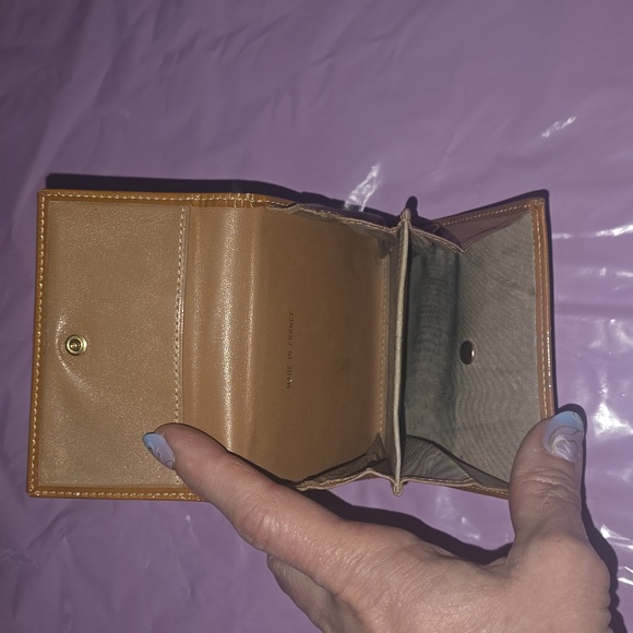 CHANEL camel brown gloss patent bifold snap leather wallet - Picture 10 of 13